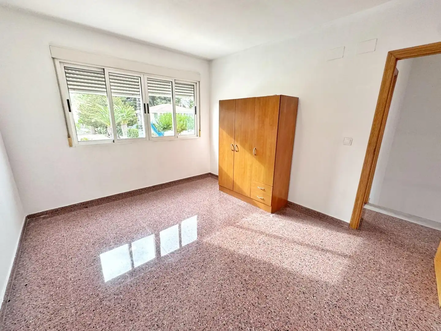 Vista exterior de Casa adosada en venta en Petrer con Jardín privado, Balcón y Piscina comunitaria