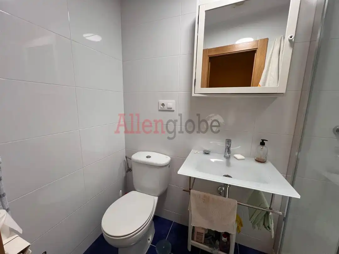 Baño de Apartamento en venta en Oviedo  con Calefacción