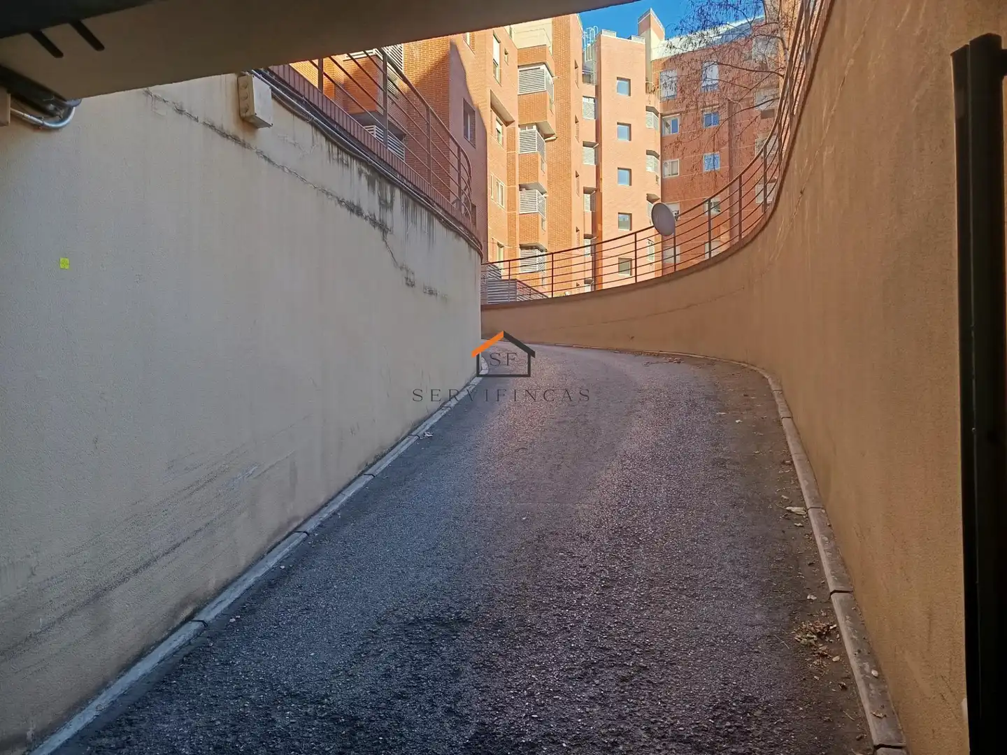 Exterior view of Garage for sale in Madrid