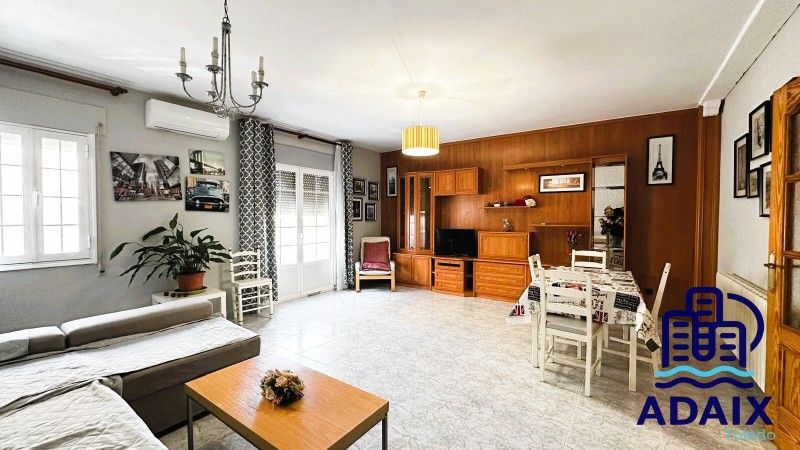 Sala d'estar de Pis en venda en Bargas amb Calefacció, Moblat i Balcó