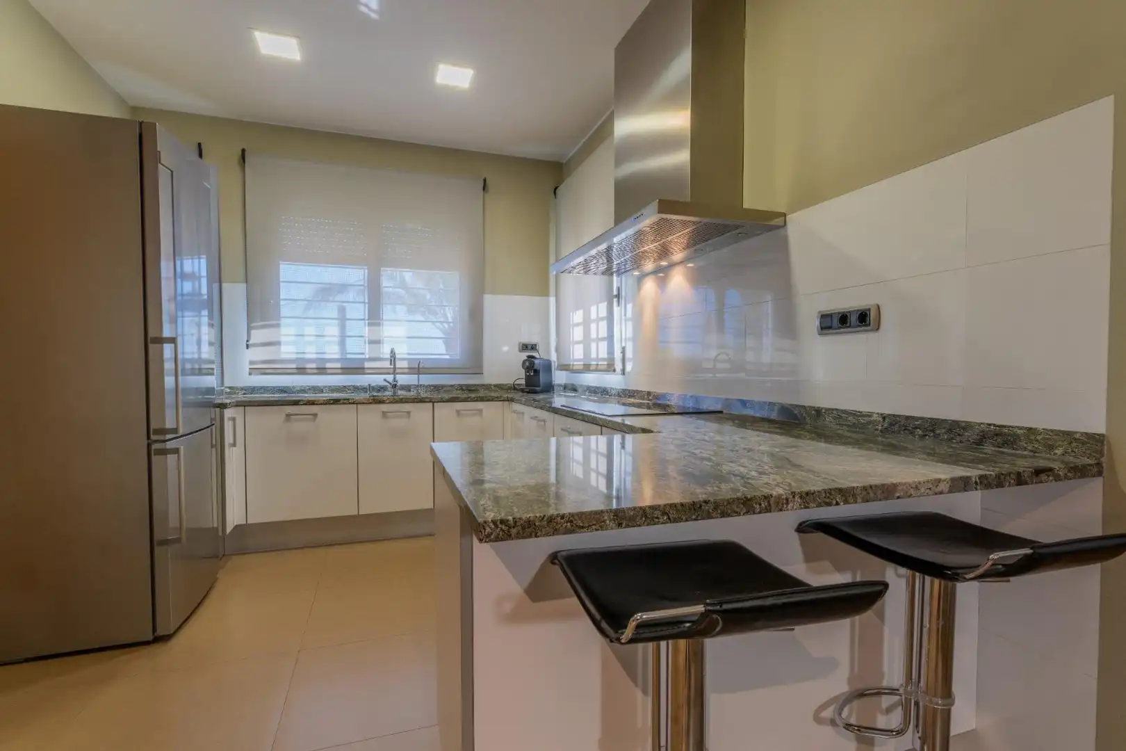 Cocina de Casa o chalet en venta en Elche / Elx con Aire acondicionado, Calefacción y Jardín privado