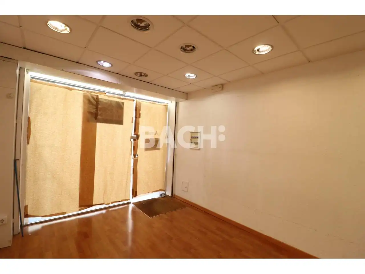 Local de alquiler en Calle Gurb, 27, Centre