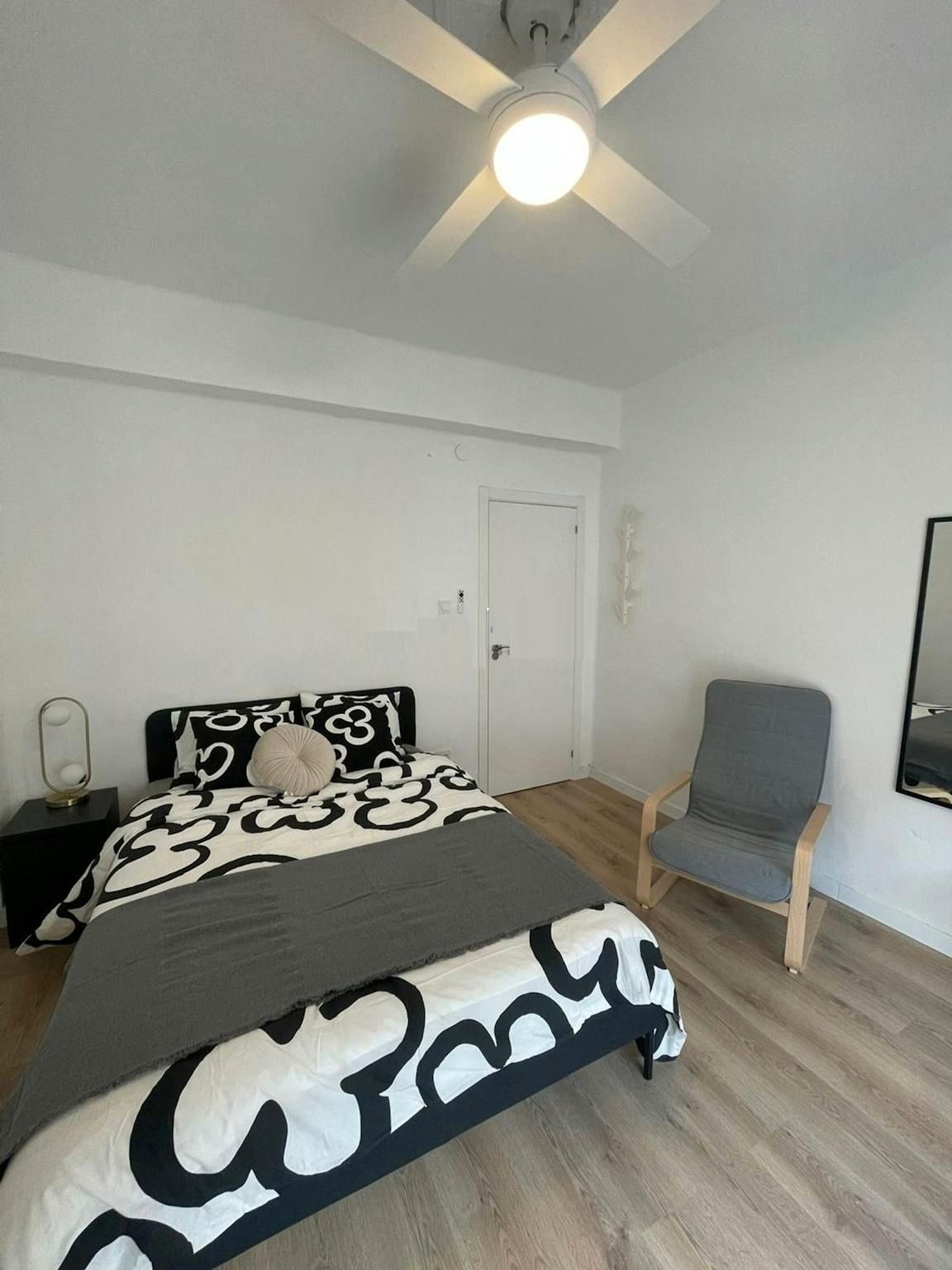 Bedroom of Flat to share in  Valencia Capital