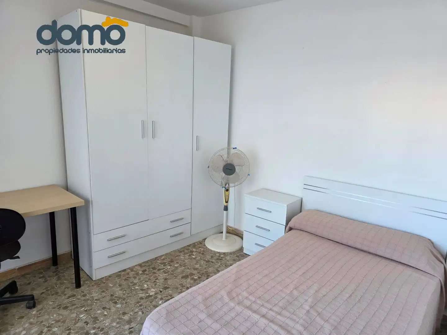 Schlafzimmer von Wohnung zum Verkauf in Almería mit Terrasse, Möbliert und Waschmaschine