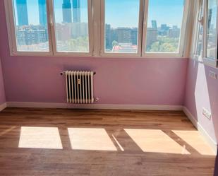 Bedroom of Flat for sale in  Madrid Capital  with Air Conditioner