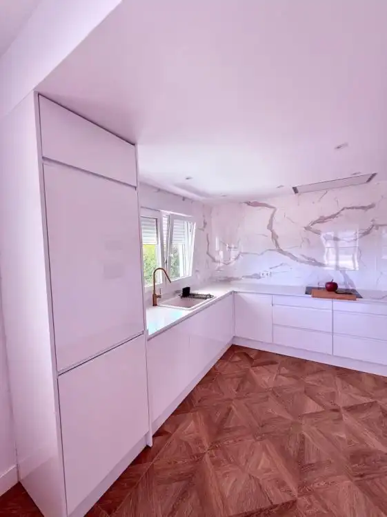 Cuina de Casa o xalet en venda en Vélez-Málaga amb Aire condicionat, Calefacció i Jardí privat