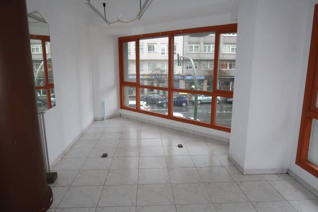 Oficina en Alquiler en Outeiro en Agra del Orzán - Ventorrillo