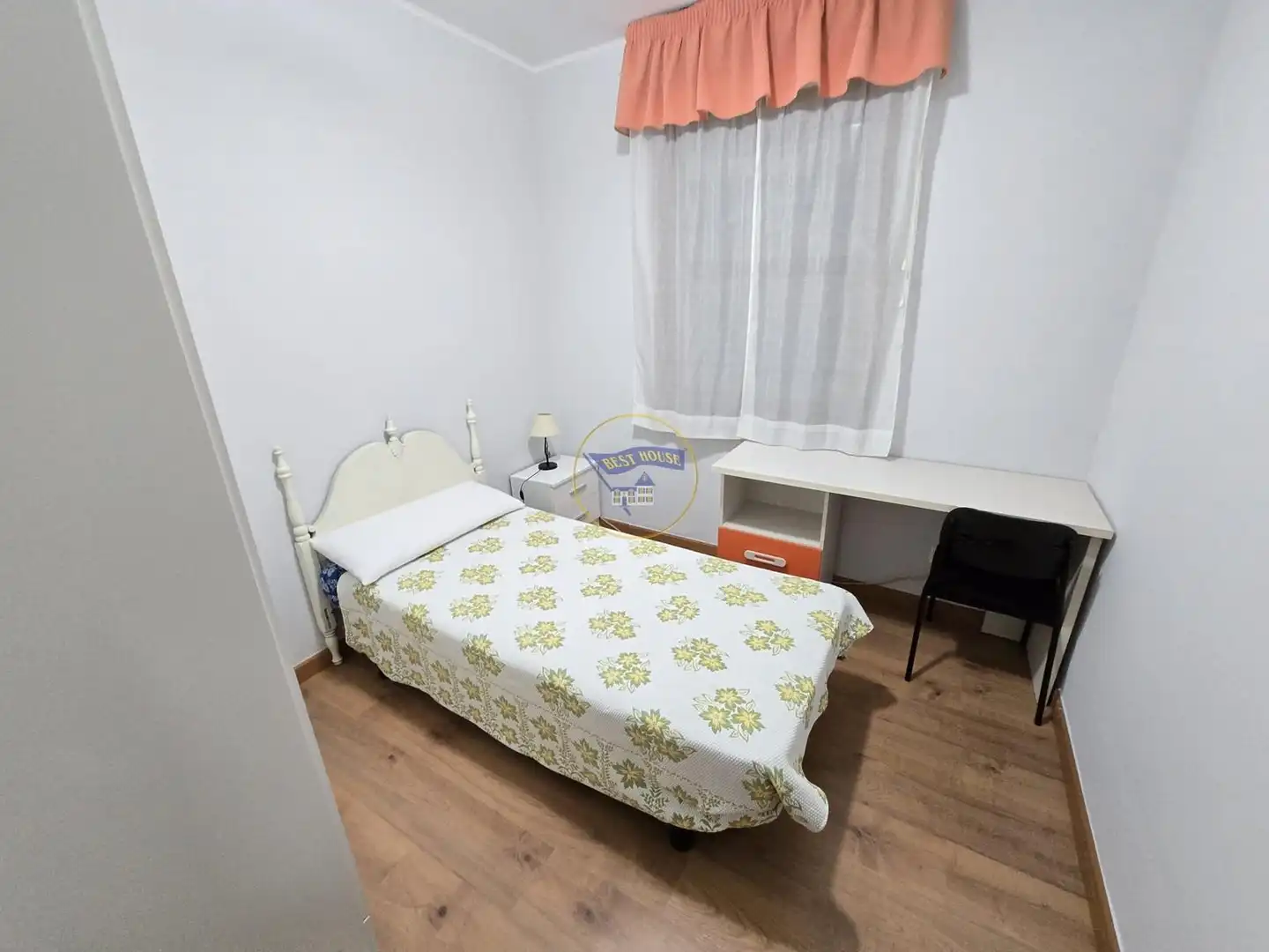Flat for rent in Calle XOSE BAR BOO, Plaza Industria
