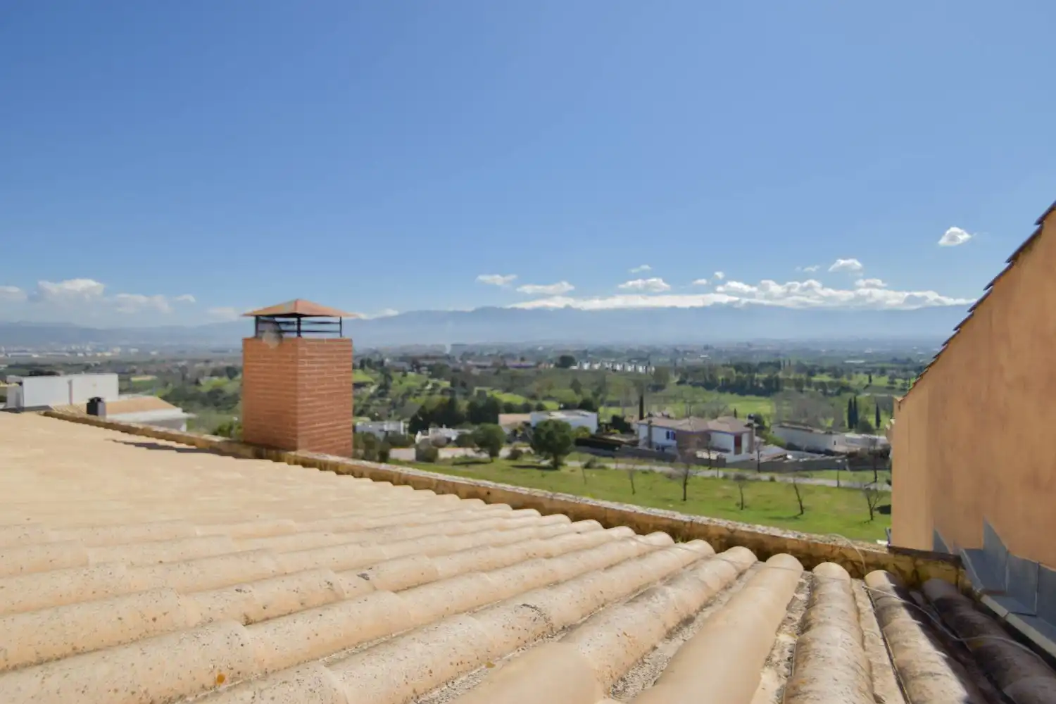 Vista exterior de Casa adosada en venda en Las Gabias amb Terrassa i Piscina comunitària