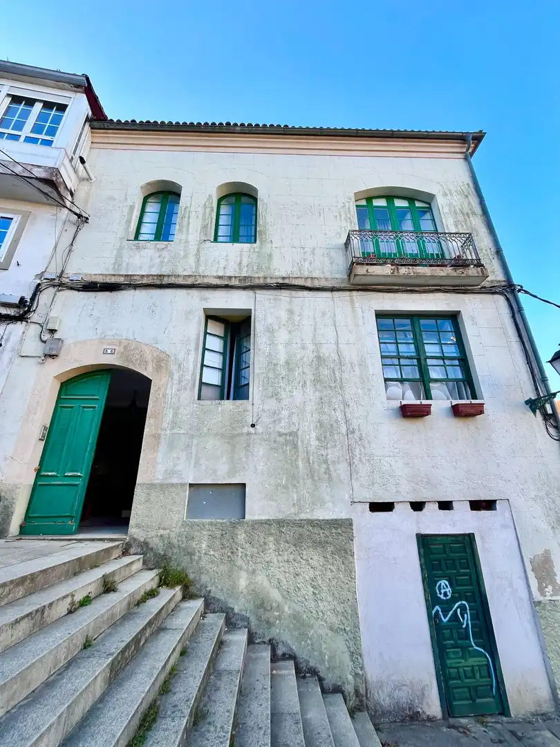 Außenansicht von Wohnung zum Verkauf in Santiago de Compostela  mit Heizung