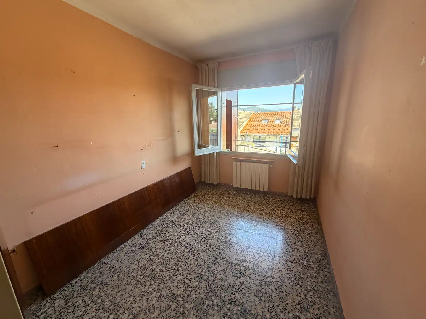 Dormitori de Casa adosada en venda en Olot amb Terrassa i Traster