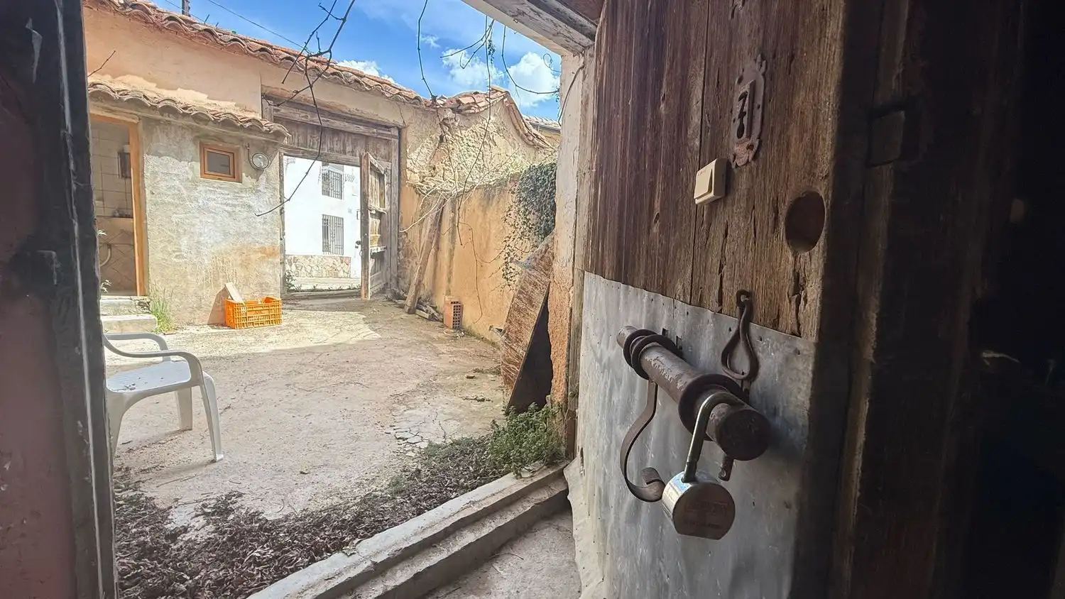 Vista exterior de Finca rústica en venda en Camarillas amb Terrassa