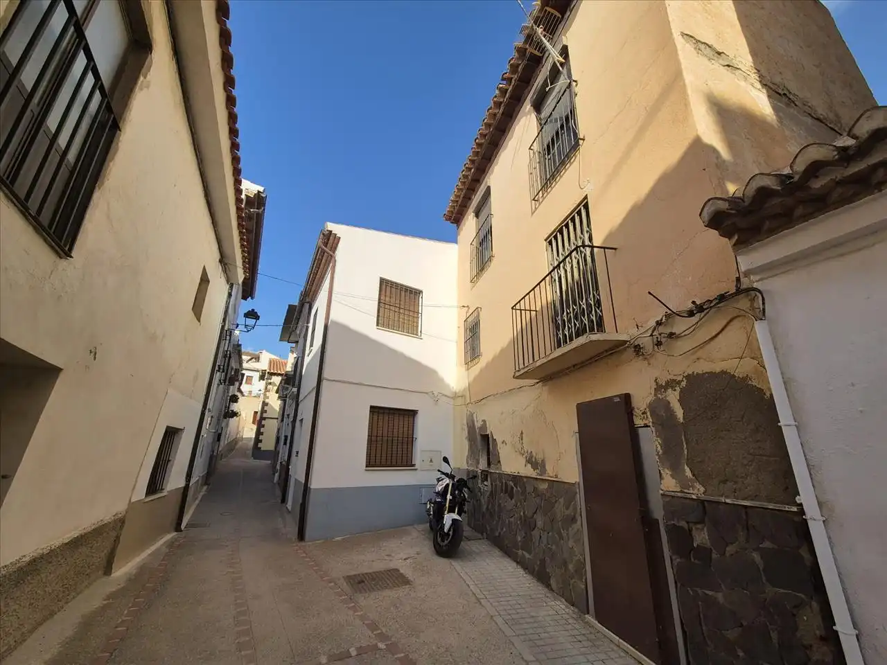 Außenansicht von Haus oder Chalet zum Verkauf in Guadix mit Balkon
