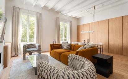 Living room of Apartment for sale in  Barcelona Capital  with Air Conditioner, Heating and Parquet flooring