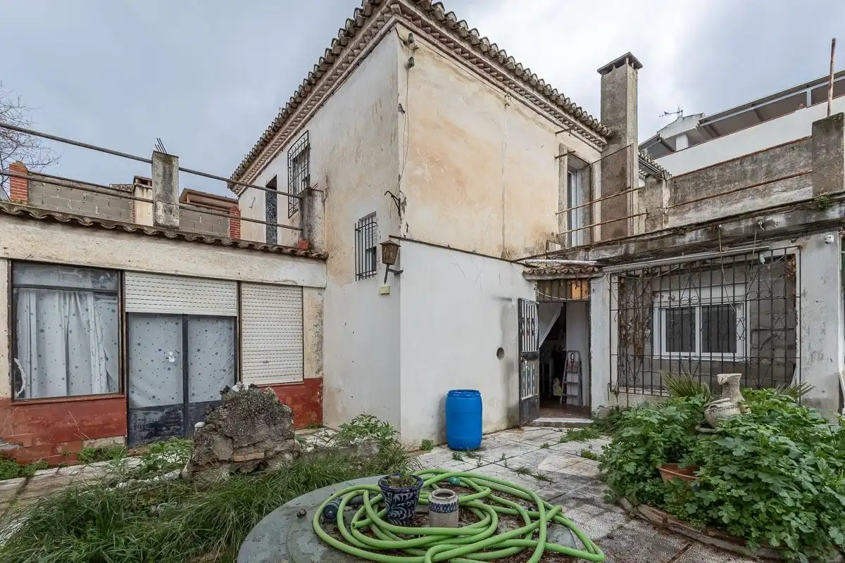 Adossat amb jardí en venda a Calle ANTONIO MACHADO