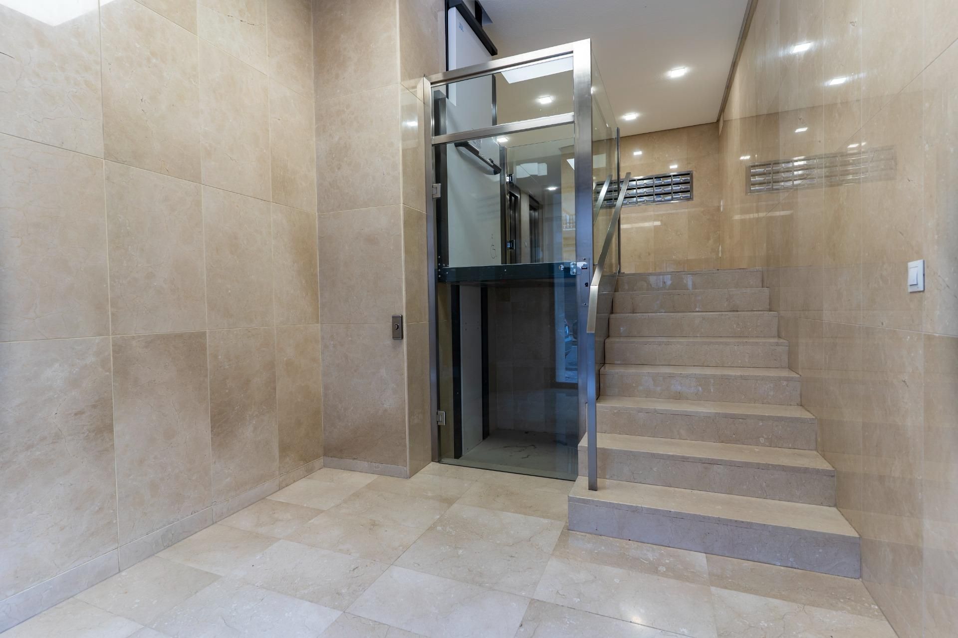 Flat for sale in  Valencia Capital  with Air Conditioner and Balcony