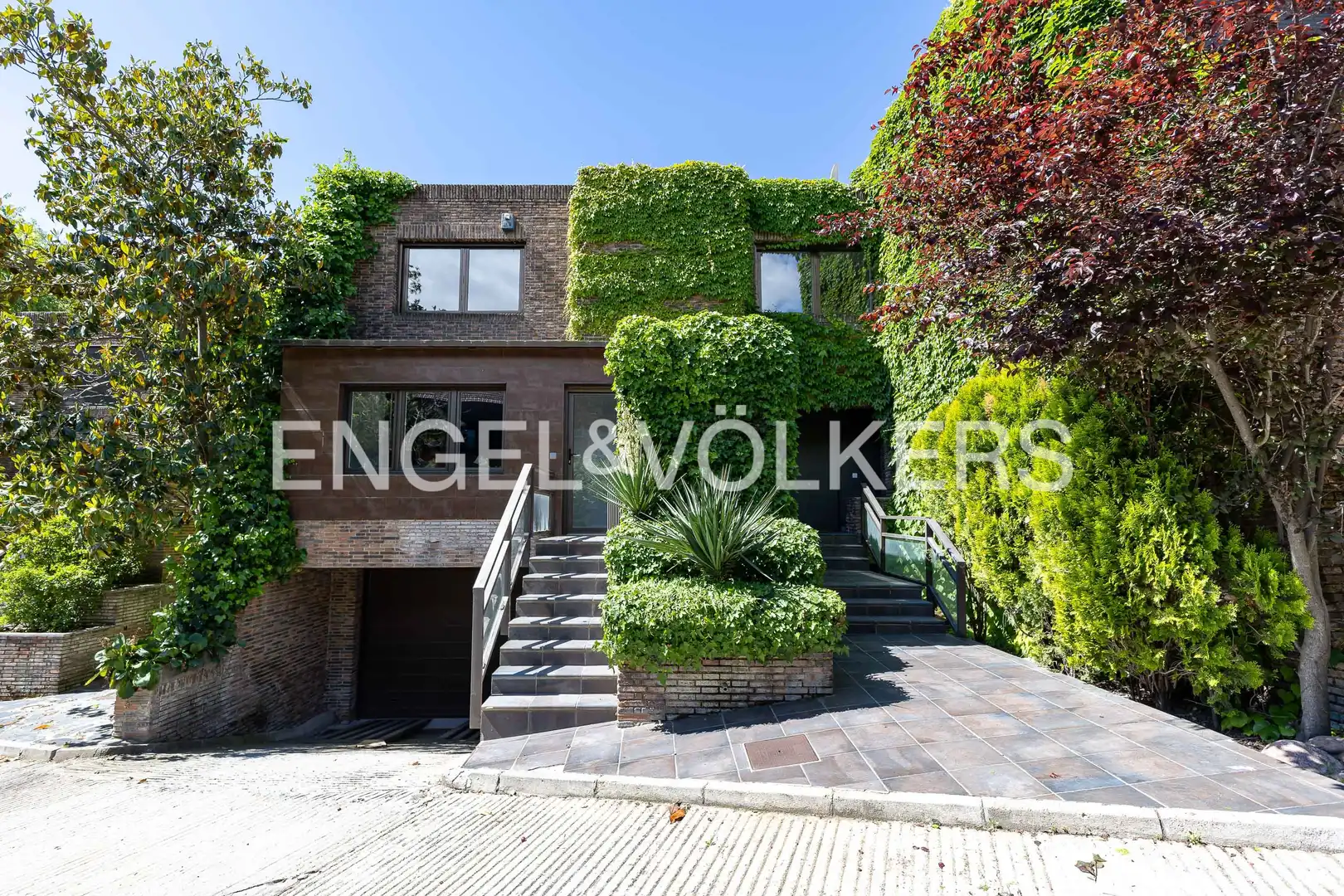 Vista exterior de Casa o chalet en venta en La Moraleja con Aire acondicionado, Calefacción y Jardín privado