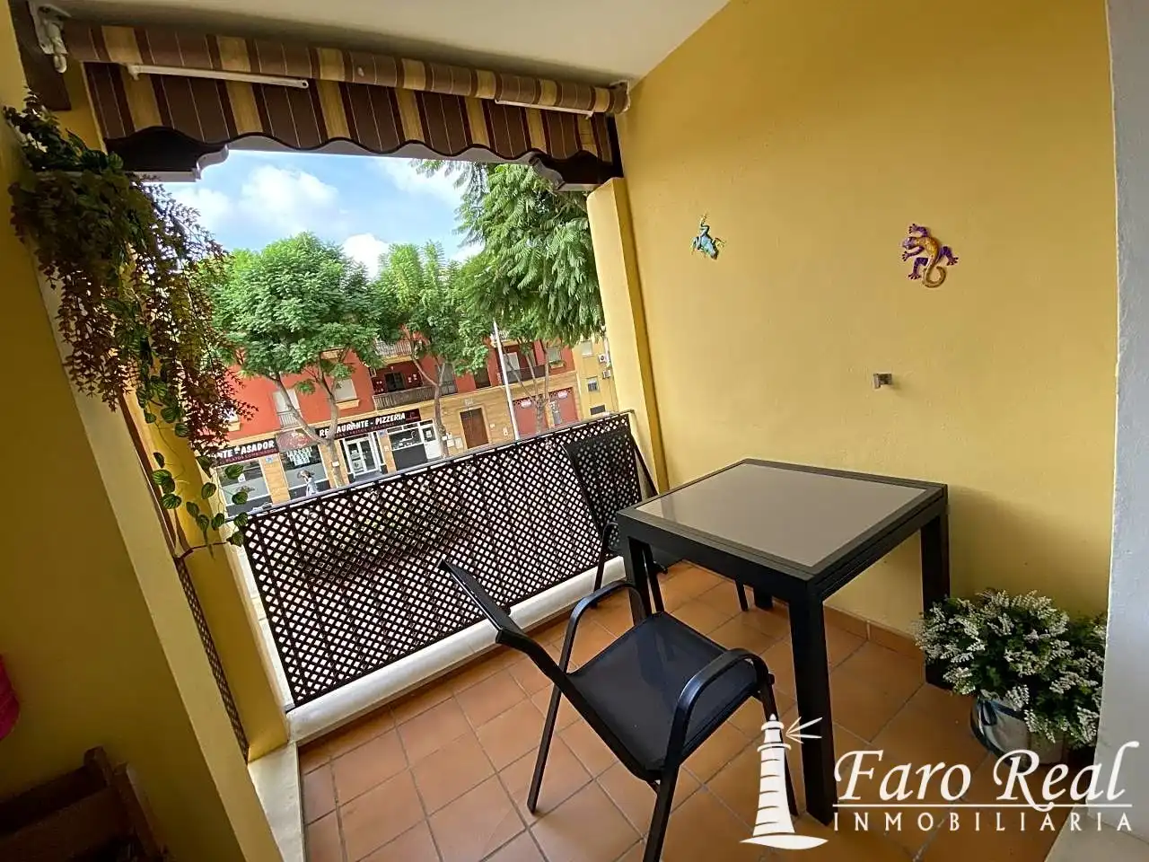Terraza de Apartamento de alquiler en Sanlúcar de Barrameda con Aire acondicionado, Terraza y Amueblado