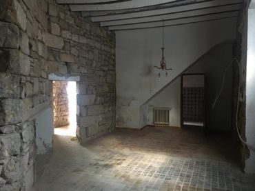 Casa aparellada amb balcó en venda a Baeza