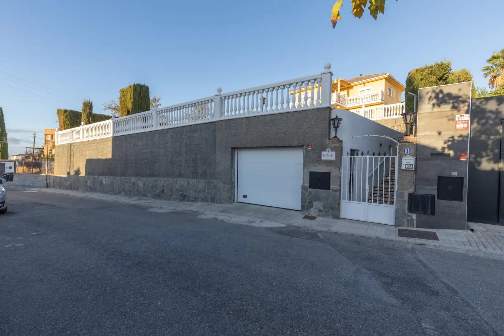 Vista exterior de Casa o xalet en venda en Gójar amb Calefacció, Jardí privat i Terrassa