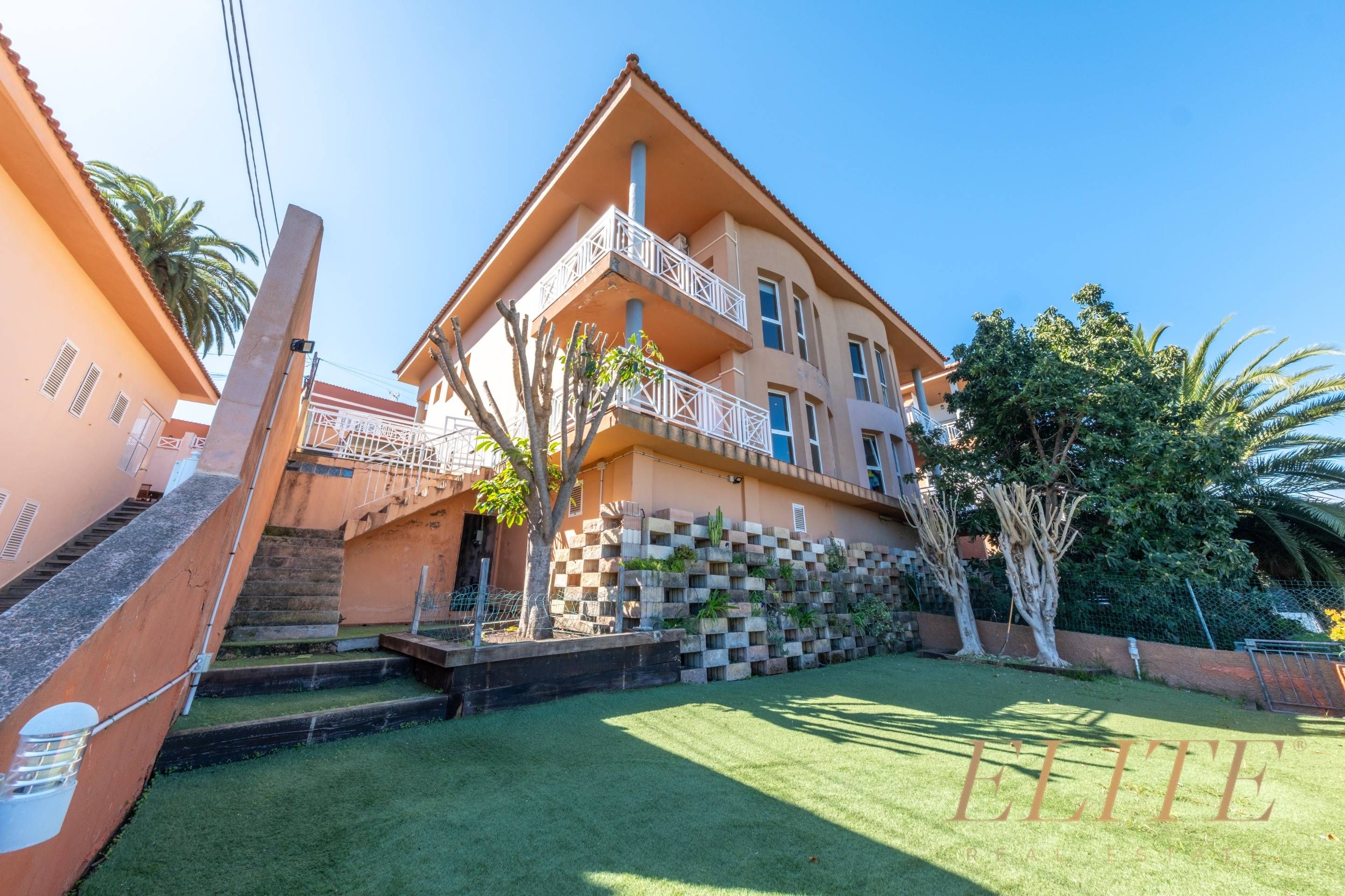 Exterior view of Single-family semi-detached for sale in Santa Brígida  with Parquet flooring