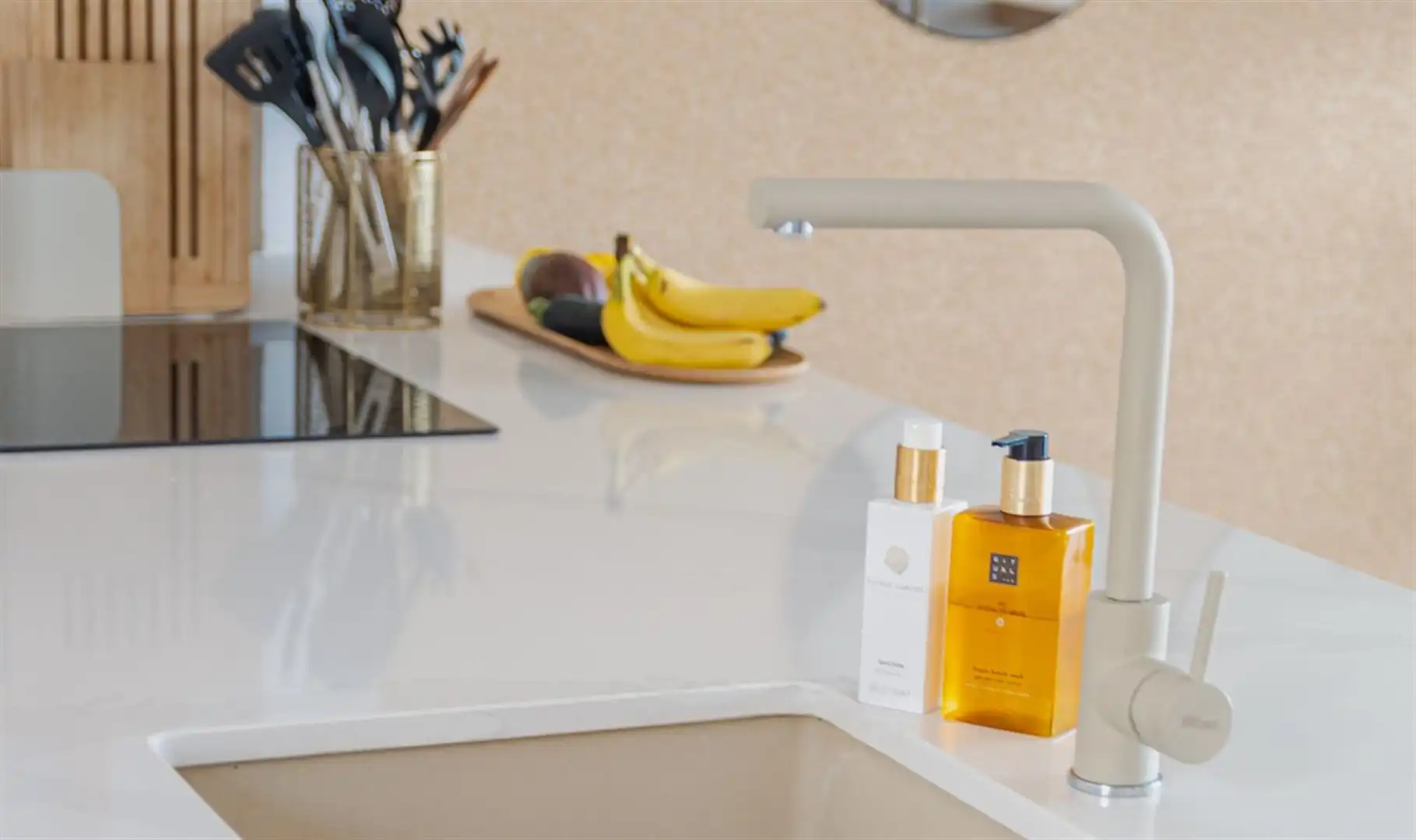 Bathroom of Houses for sale in Estepona  with Air Conditioner and Terrace