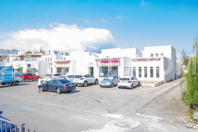 Local comercial en Alquiler en Paseo del Mediterráneo en El Palmeral