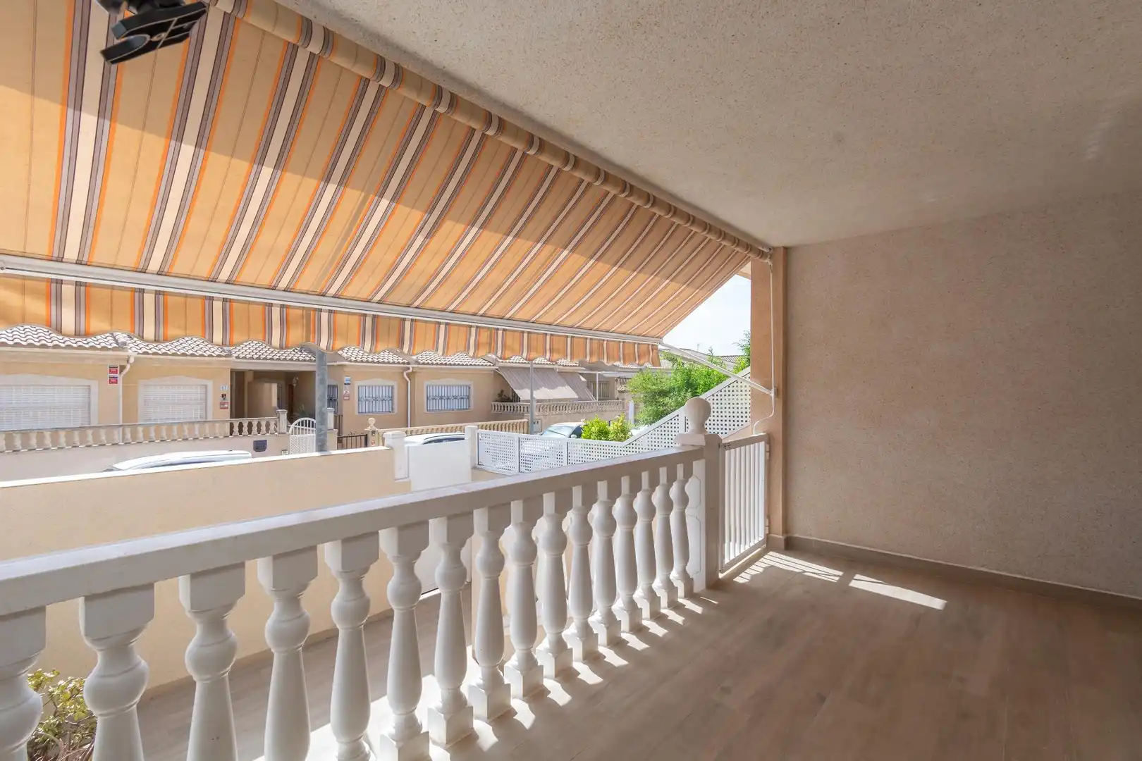Casa amb terrassa en venda a Calle Tarazona 75, imagen 4
