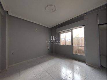 Flat with balcony for sale in Calle Constitución de Nonduermas 1