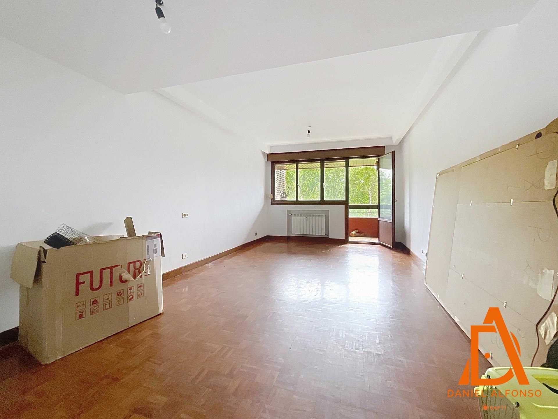 Sala d'estar de Pis en venda en Gijón  amb Terrassa