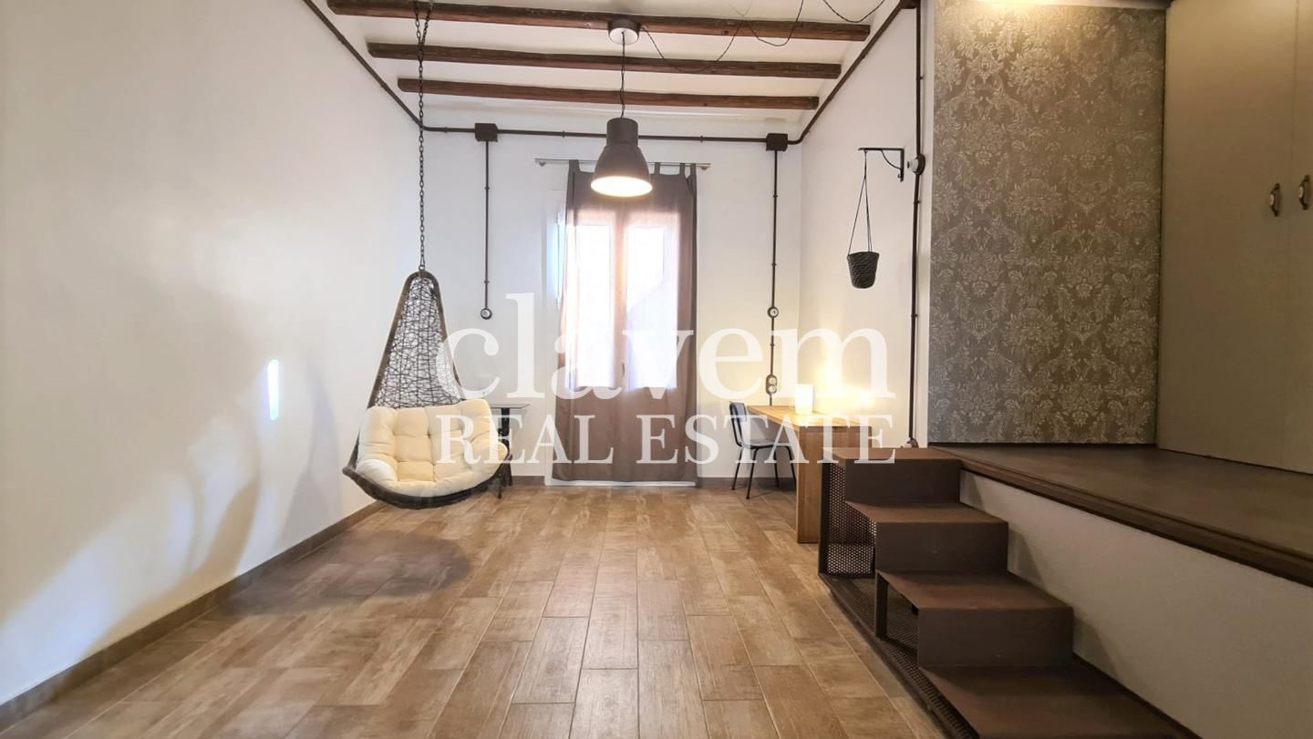 Living room of Flat for sale in  Barcelona Capital  with Air Conditioner, Furnished and Balcony