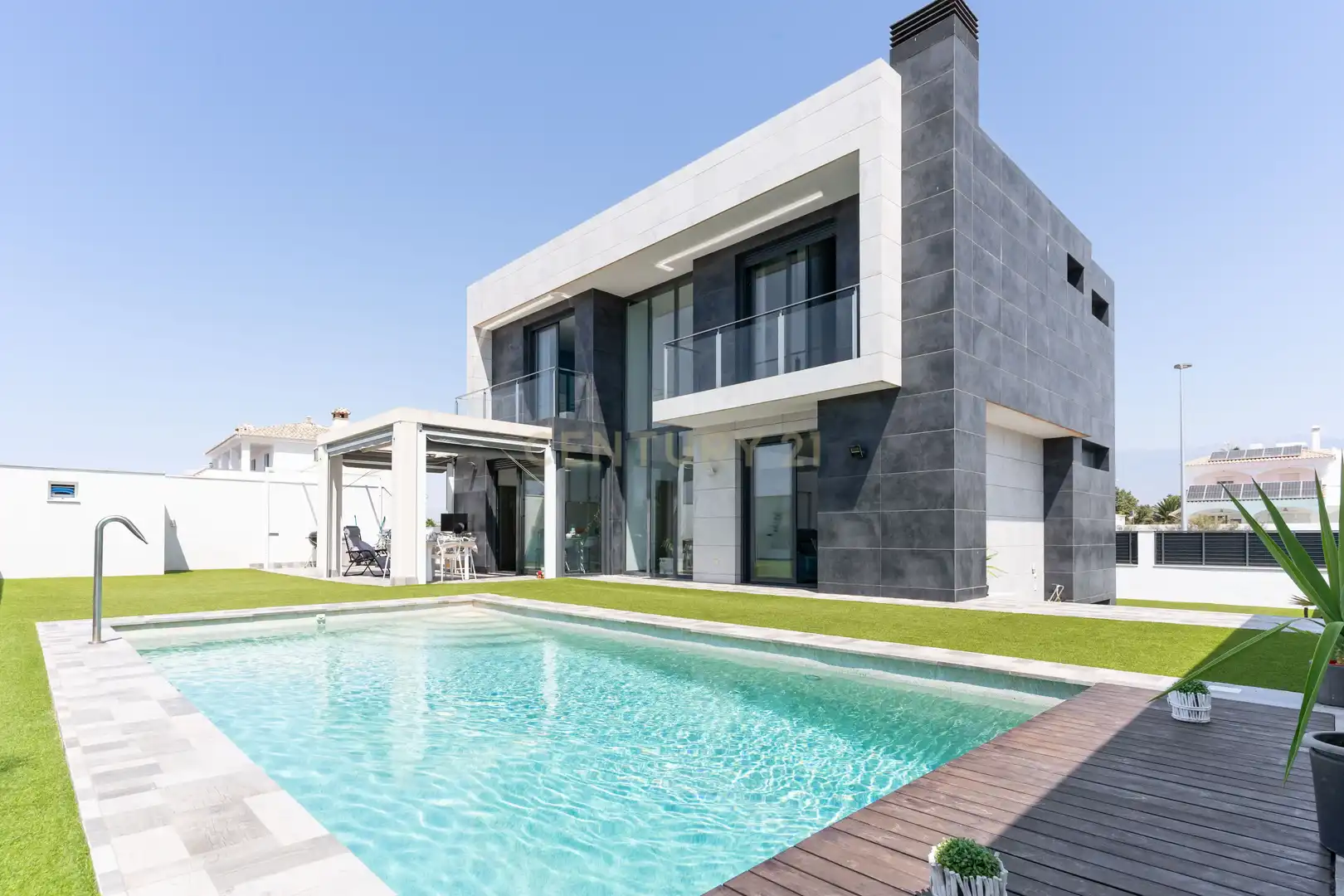 Vista exterior de Casa o xalet en venda en El Ejido amb Aire condicionat, Jardí privat i Traster