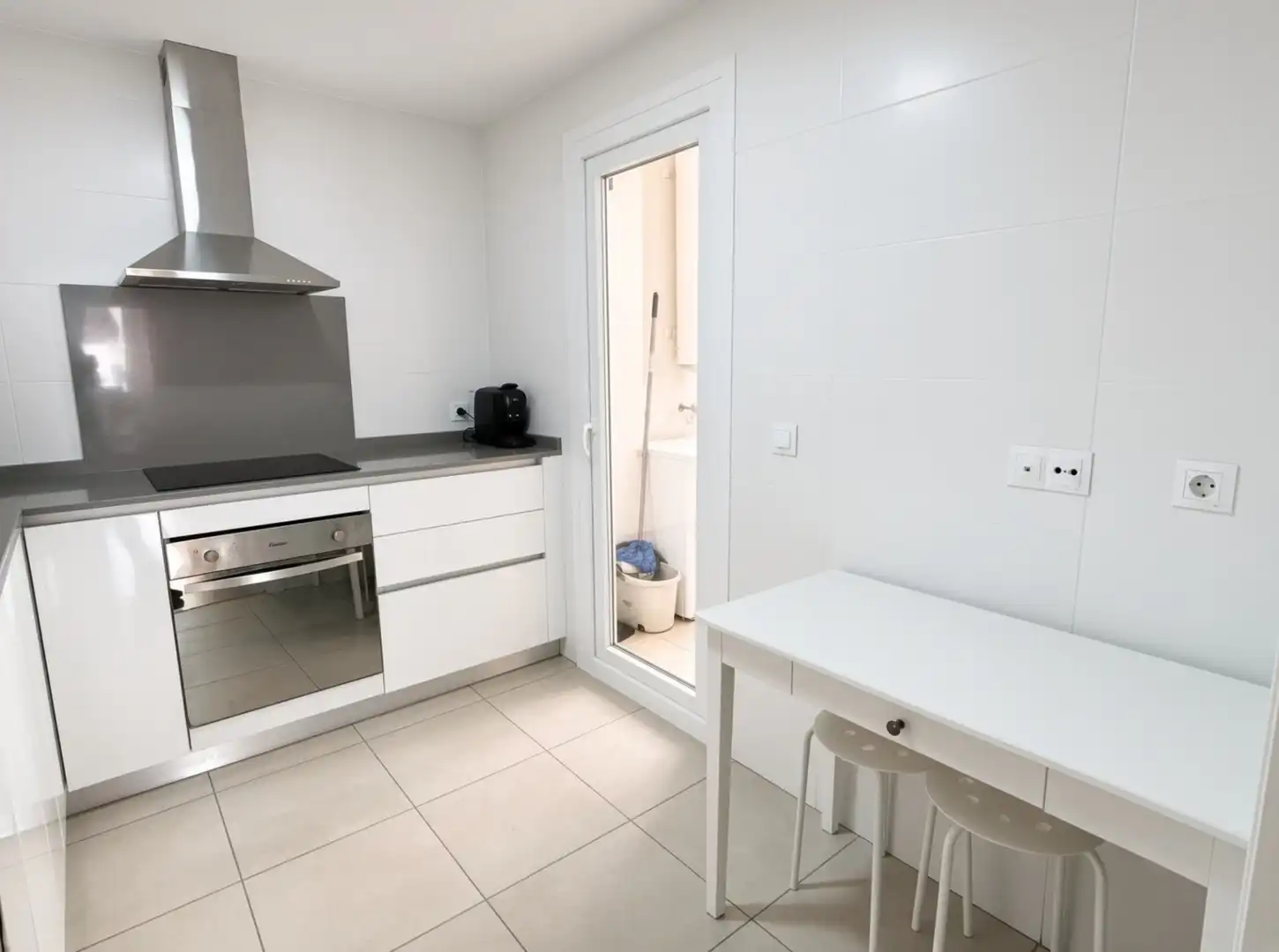 Cuina de Apartament en venda en Marbella amb Aire condicionat, Terrassa i Piscina