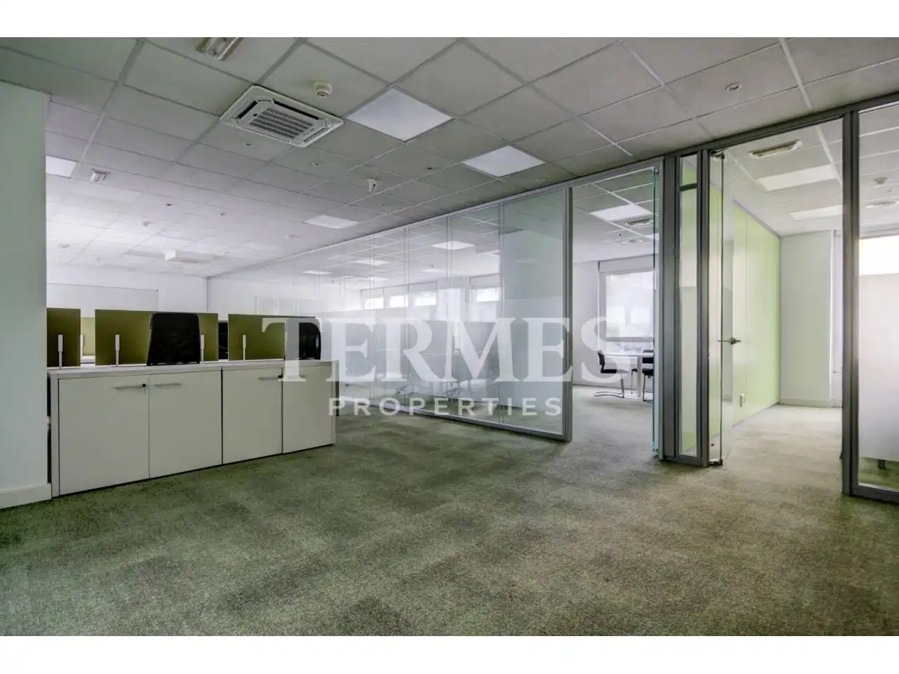 Office for sale in Barcelona  with Air Conditioner, Heating and Alarm