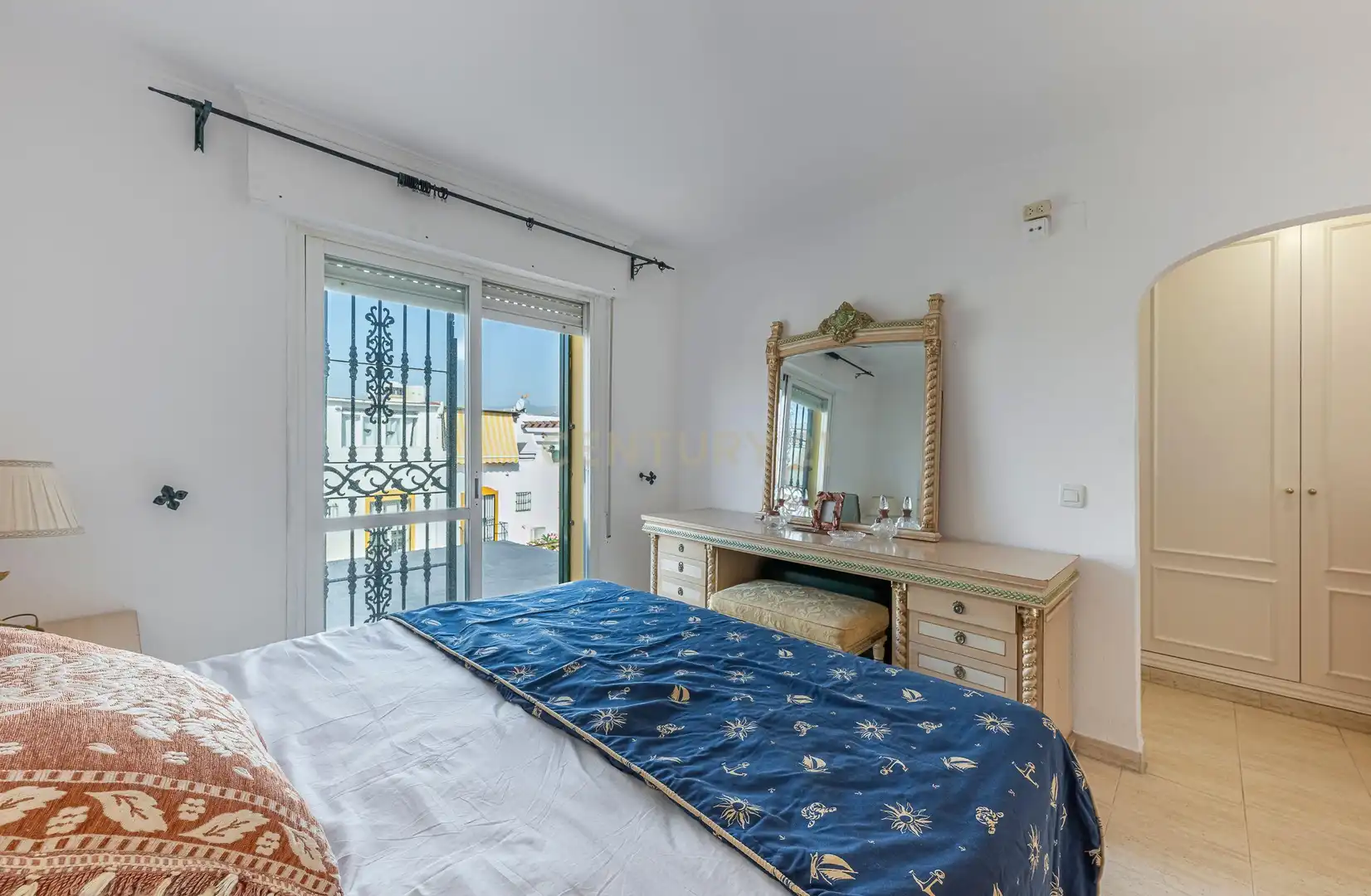 Dormitori de Casa adosada en venda en Marbella amb Piscina comunitària