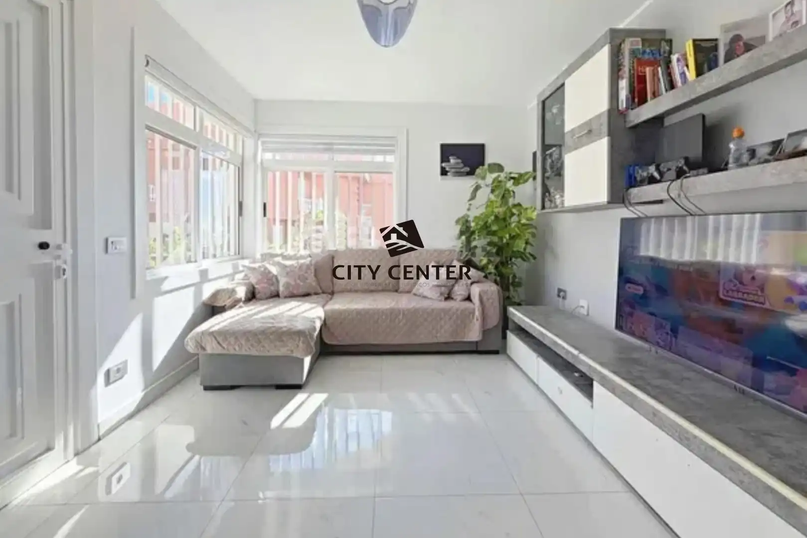 Sala d'estar de Casa adosada en venda en Arico amb Moblat