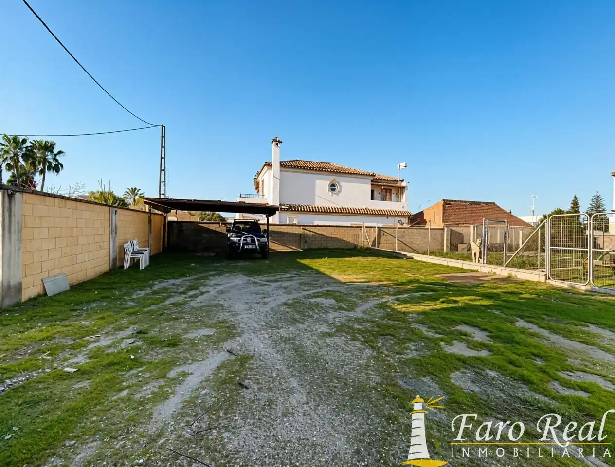 Vista exterior de Casa o xalet en venda en Sanlúcar de Barrameda amb Jardí privat i Piscina