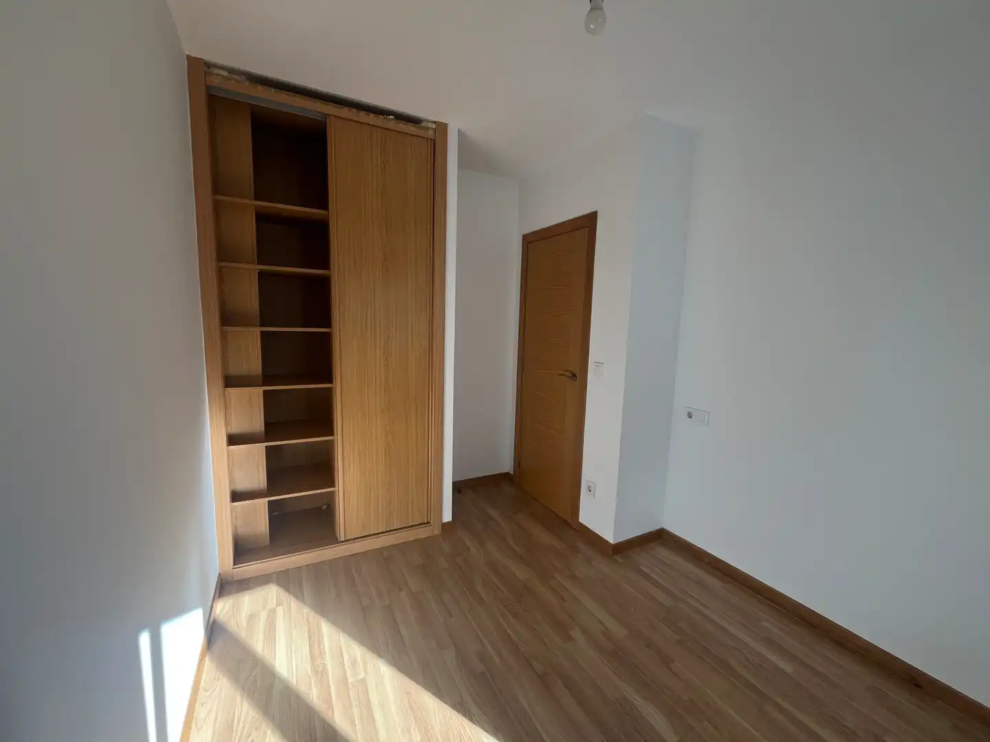 Bedroom of Flat for rent in Vigo   with Heating, Oven and Washing machine