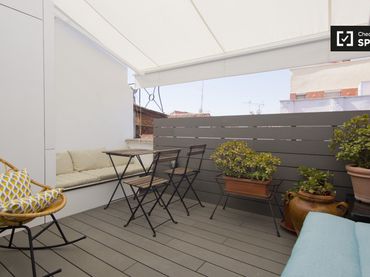 Appartamento con balcone in affitto a Centro