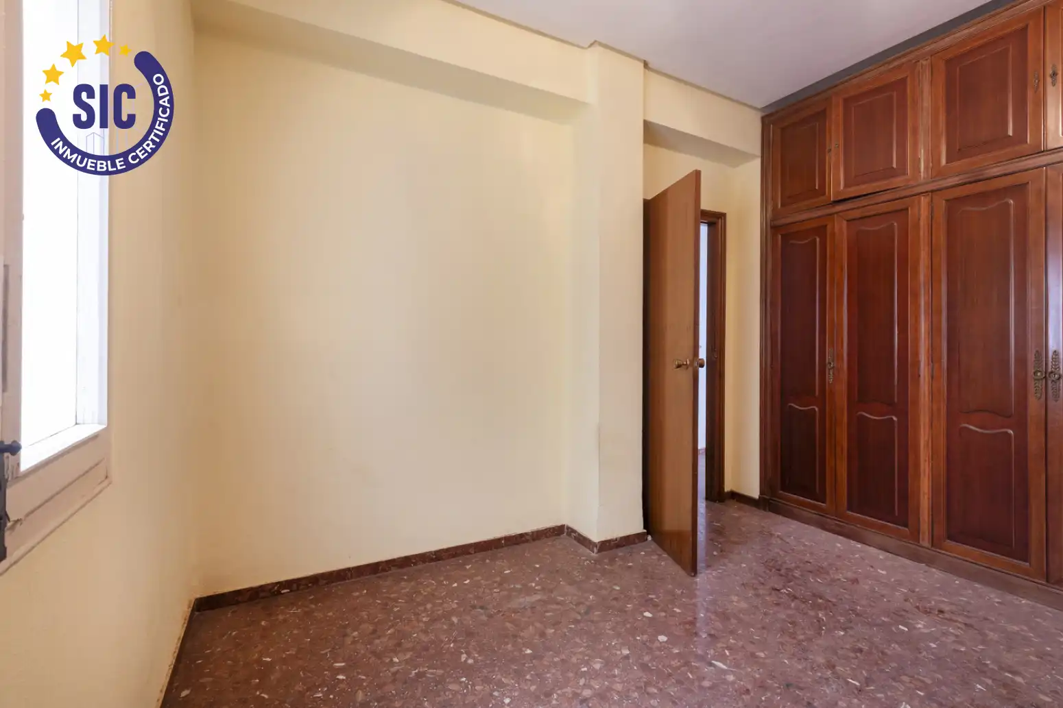 Bedroom of Flat for sale in Valencia