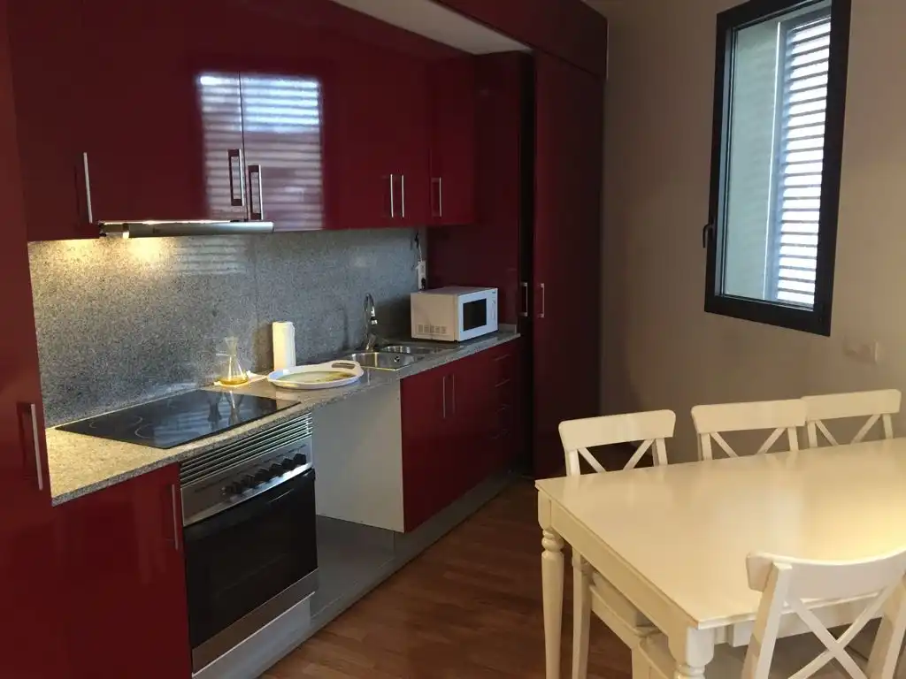 Cuina de Apartament en venda en L'Hospitalet de Llobregat amb Aire condicionat, Parquet i Moblat
