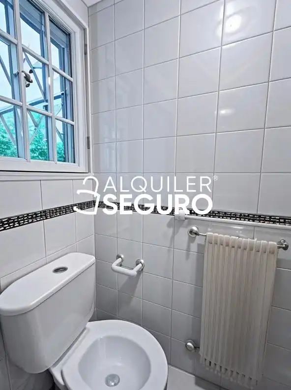 Bathroom of Houses for rent in Madrid  with Heating, Terrace and Storage room