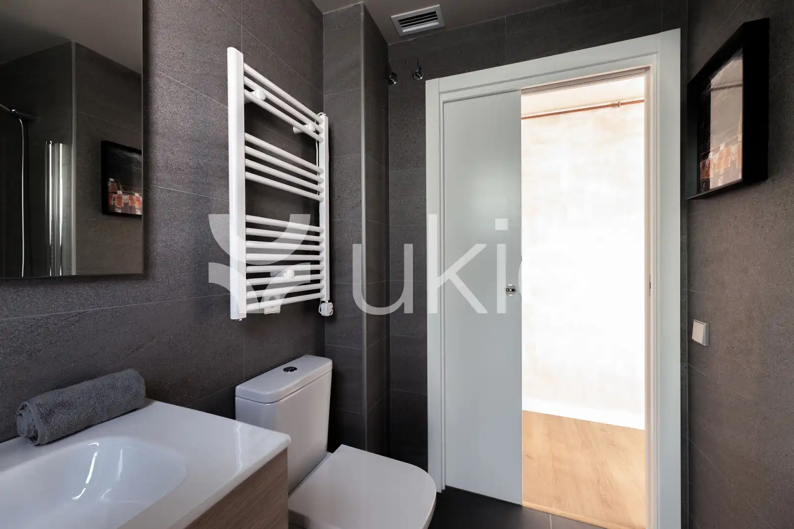 Bany de Apartament de lloguer en Barcelona amb Aire condicionat, Calefacció i Moblat