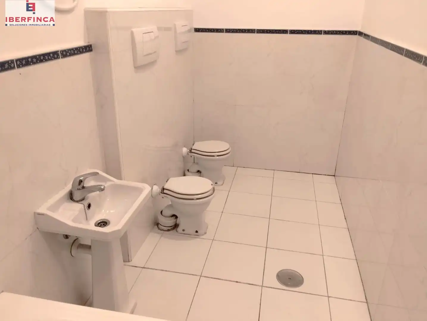 Baño de Local de alquiler en Valladolid