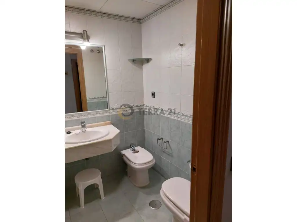 Badezimmer von Wohnung zur Miete in Jaén mit Möbliert