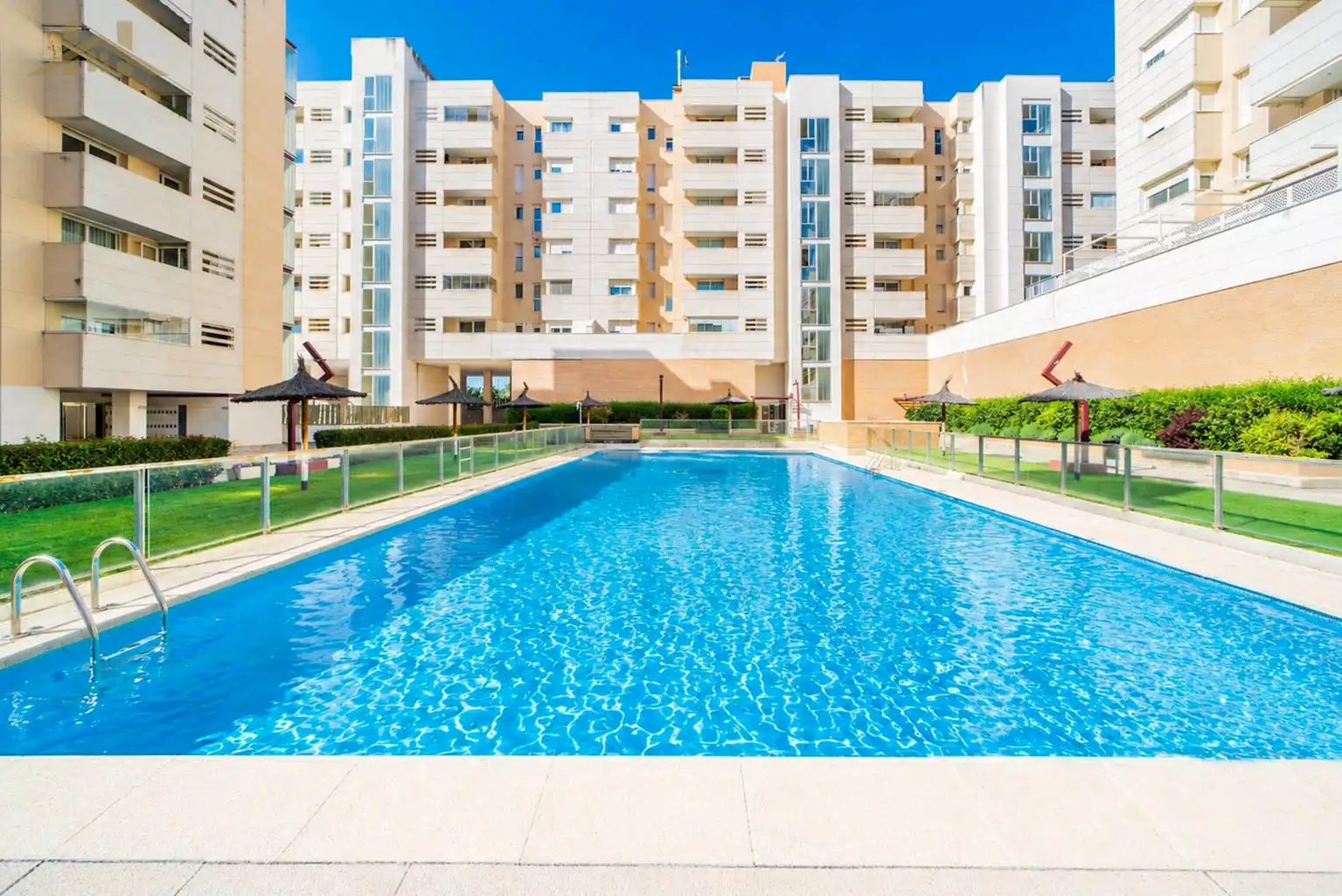 Piscina de Piso en venta en Madrid con Aire acondicionado, Calefacción y Parquet