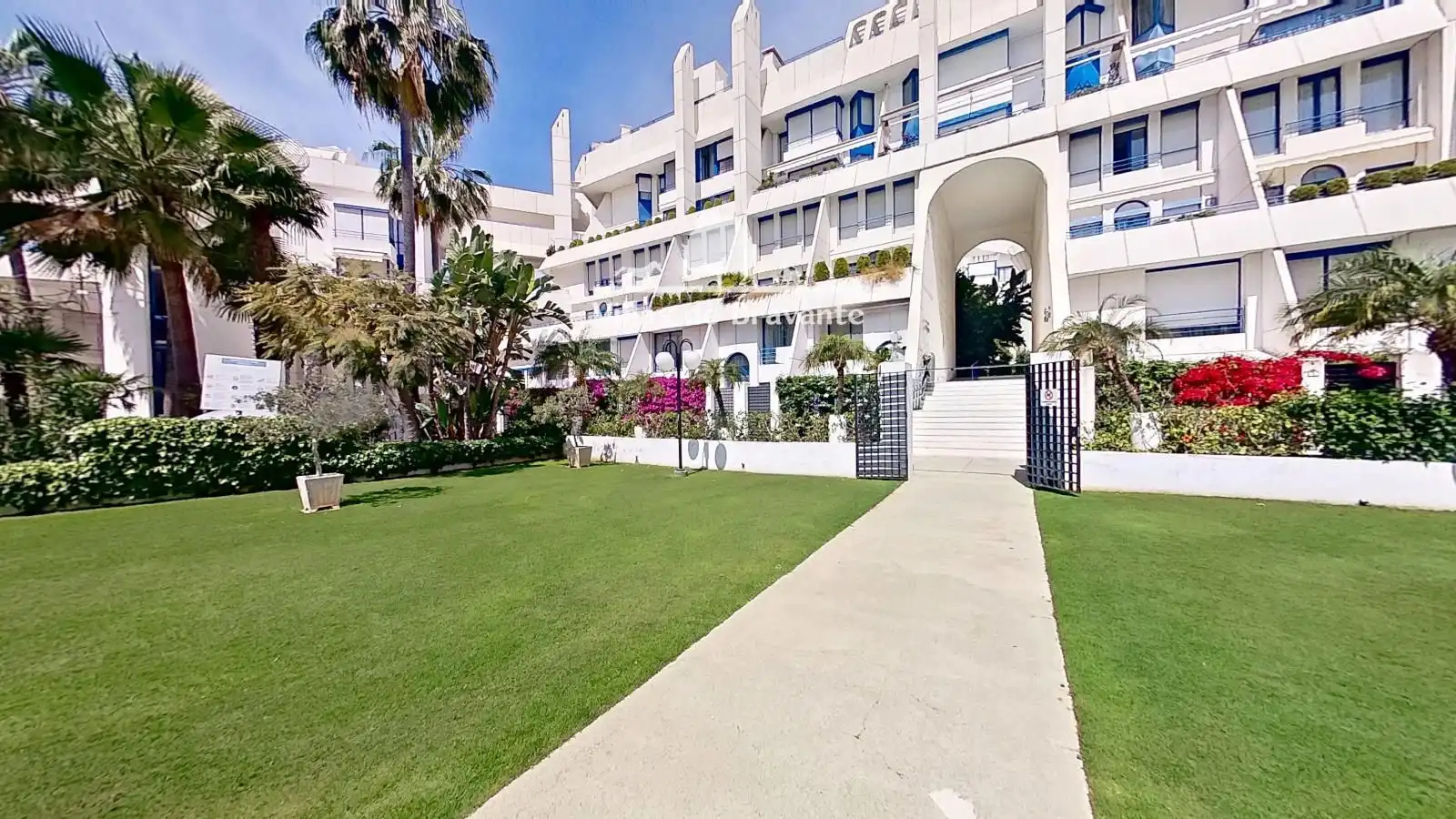 Vista exterior de Dúplex en venta en Marbella con Aire acondicionado, Calefacción y Parquet