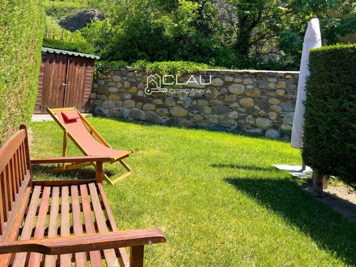 Terrasse von Einfamilien-Reihenhaus zur Miete in Latour - de - Carol mit Heizung, Privatgarten und Terrasse