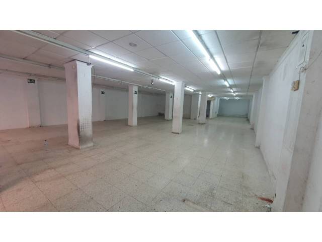 Local comercial en Alquiler en Nueva Andalucía
