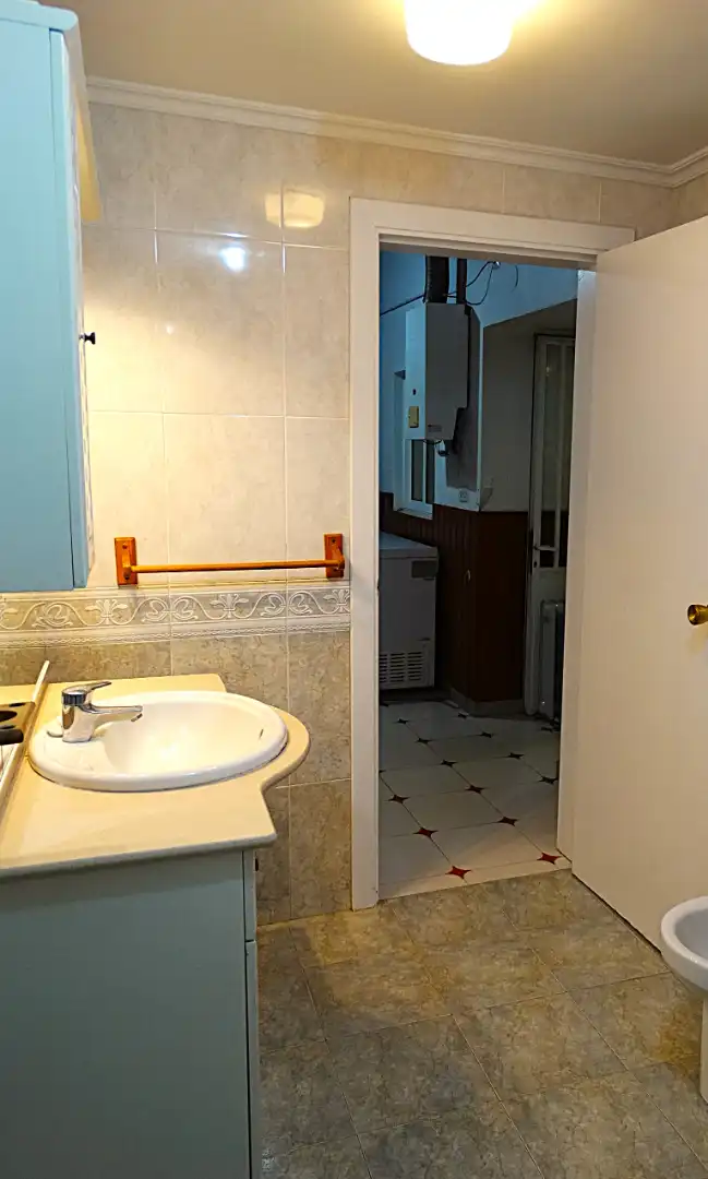 Bany de Finca rústica en venda en Narón amb Calefacció, Jardí privat i Parquet